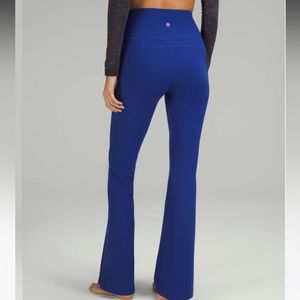 LULULEMON Groove Super-High-Rise Flared Pant *Nulu
Psychic Blue SZ 6!